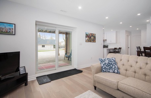 Georgetown Apartment | Modern, Self Contained Suite with Private Entrance, free parking and WIFI