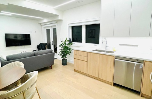 Upper Beaches Apartment | Modern smart apartment steps to beach and shops