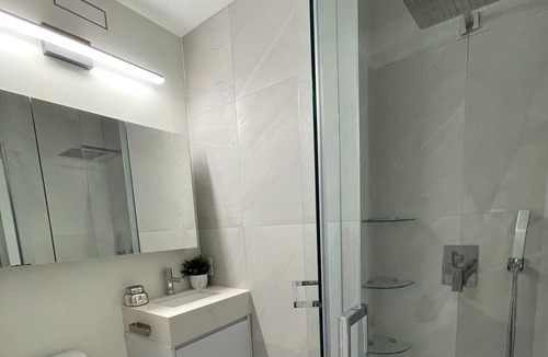 Upper Beaches Apartment | Modern smart apartment steps to beach and shops