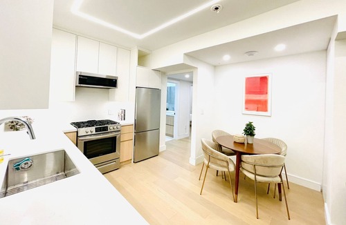 Upper Beaches Apartment | Modern smart apartment steps to beach and shops