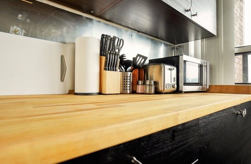 Yorkville Apartment | Modern, Spacious Bachelor Condo