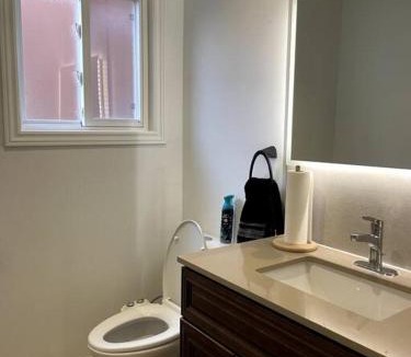 Central Erin Mills Villa | Modern, Spacious & Great Location Home