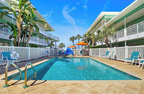 Capri Isle Condo | 🌴 Modern Studio w/Pool views Steps to Beach ➠ Tropic Terrace #50