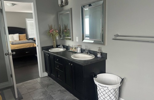 Doon South House | Modern Stunning House 4Bed 2.5 bath