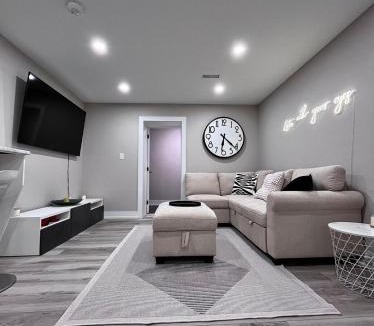 Etobicoke Apartment | Modern Suite in Etobicoke - Near Airport & Downtown!