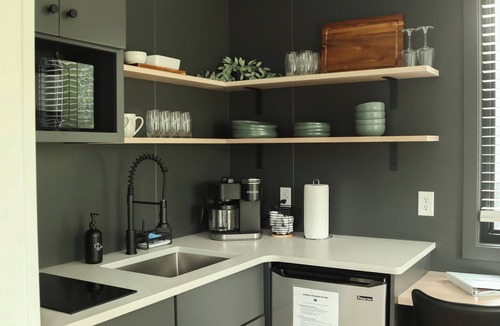 Milroy Cabin | Modern Tiny Home 33 w/Hot Tub!