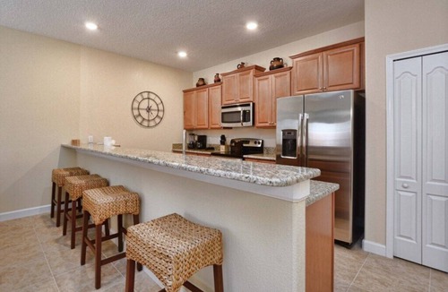 West Kissimmee House | Modern Townhouse with private splashpool! Gated Resort w/tons of amenities for Family Fun! Free wifi!