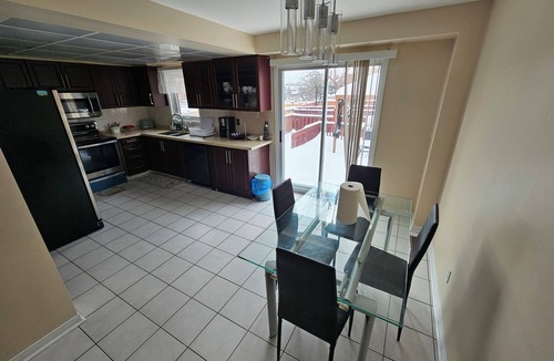 East Credit House | Modern Upscale House With Patio & BBQ!