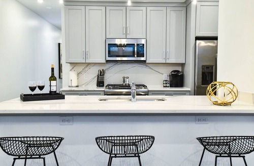 Central Business District Hotel | Modern Vacation Rental in New Orleans CBD: Patio + Walk to French Quarter