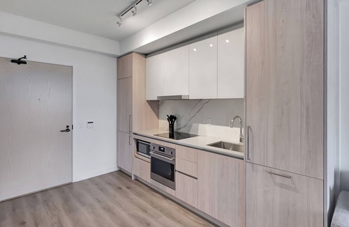 Vaughan Condo | Modern Vaughan Condo Steps to Subway