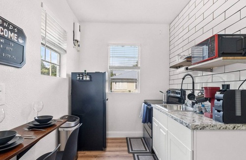Ybor City Apartment | Modish 1BR Apartment near Tampa Downtown w Parking