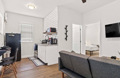 Ybor City Apartment | Modish 1BR Apartment near Tampa Downtown w Parking