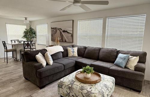 Grove City House | Modular Oasis - Tiki Bar - Fire Pit - Pet-Friendly