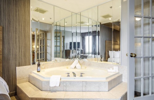 Gateway Hotel | Monte Carlo Inn Airport Suites