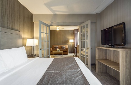 Gateway Hotel | Monte Carlo Inn Airport Suites