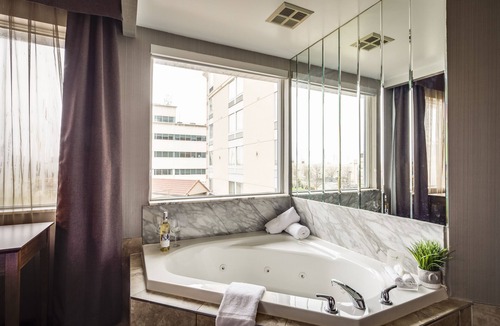 Gateway Hotel | Monte Carlo Inn Airport Suites