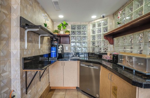 Mississauga Hotel | Monte Carlo Inn Toronto West Suites