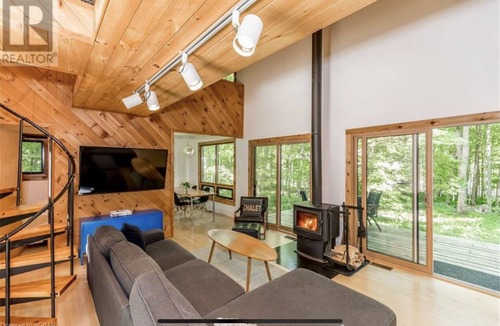 Oro-Medonte Ski Chalet | Moonstone Chalet: Your perfect city escape! With Hot tub