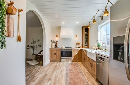 Valois House | Morning Dove, 2 bedroom farmhouse, on Seneca lake wine trail