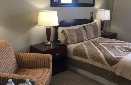 Whitefish House | Motel ∙ 2 guests