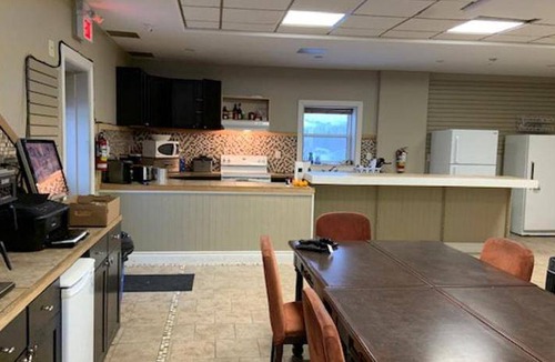 Whitefish House | Motel ∙ 2 guests