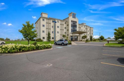 Kingston Hotel | Motel 6-Kingston, ON