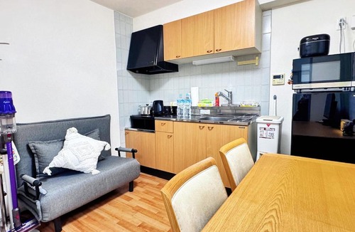 Taito Apartment | Motosakura 301, direct access to Narita and Haneda, 2 beds, 5 train lines, elevator, free bicycle rental, luxury double bed