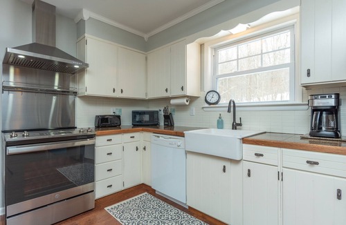 Roxbury House | Mountain Getaway w/Hottub, Views, Gamesroom, Fire Pit