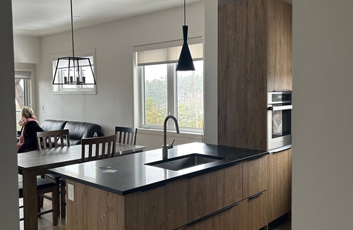 The Blue Mountains Apartment | Mountain House Penthouse level, 3 bedroom 2.5 bathroom, Hot and warm pools.