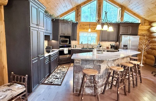 Mattawana Cabin | Mountain lodge in central PA, with Wi-Fi, a heated pool and hot tub.