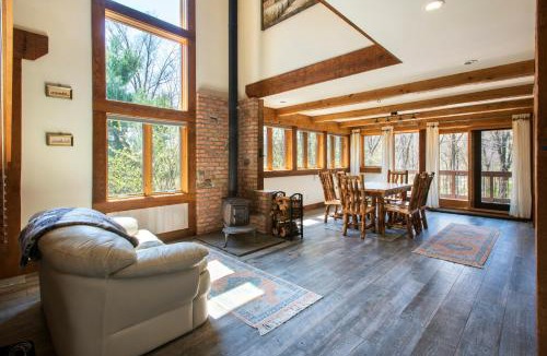 New Paltz Ski Chalet | Mountain Lodge Retreat, Near New Paltz & Hikes