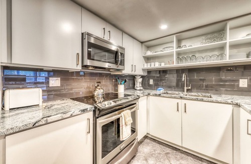 The Blue Mountains Condo | Mountain-side condo Cachet Crossing next to Slopes