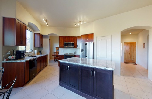 Oro Valley House | Mountain-view snowbird-friendly home with alfresco dining & Sonos - dog-friendly