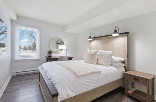The Blue Mountains House | Mountain Walk Chalet Across From Blue Mtn Village