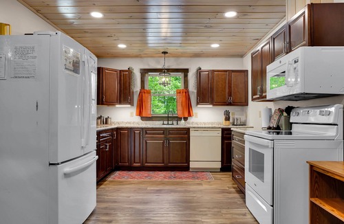 Allenwood Cabin | Mountainside Cabin | Pickleball Court, Pavilion + Fire Pit, Near ATV Trails