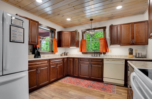 Allenwood Cabin | Mountainside Cabin | Pickleball Court, Pavilion + Fire Pit, Near ATV Trails