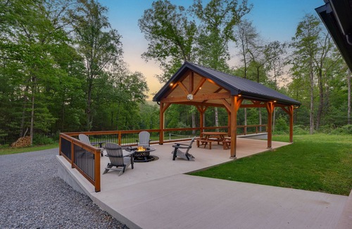 Allenwood Cabin | Mountainside Cabin | Pickleball Court, Pavilion + Fire Pit, Near ATV Trails