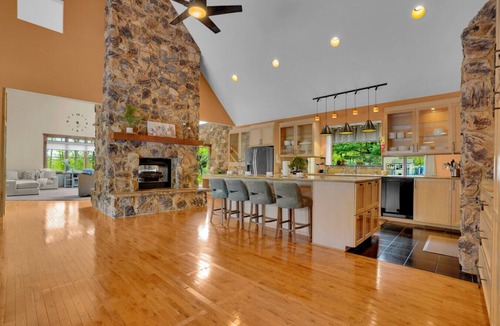 Elliottsburg Cabin | Mountaintop Cabin|Game Room|Pickleball