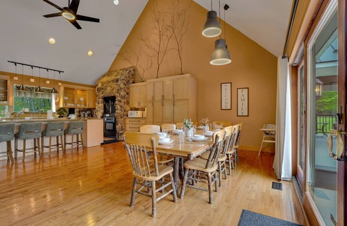 Elliottsburg Cabin | Mountaintop Cabin|Game Room|Pickleball