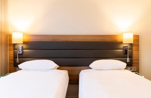Roissy-en-France Hotel | Moxy Paris Charles de Gaulle Airport