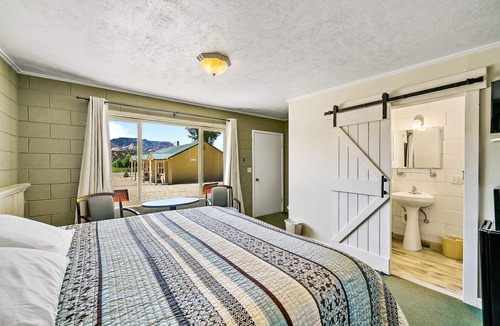 Zion National Park East Entrance Apartment | Mt Carmel Motel close to Zion National Park