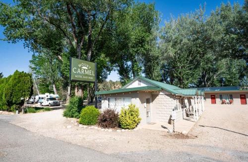 Zion National Park East Entrance Hotel | Mt Carmel Motel in Southern Utah