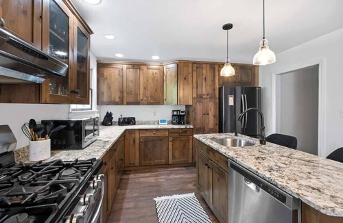Mount Washington House | Mt. Washington | Luxe Family Stay | Near Downtown