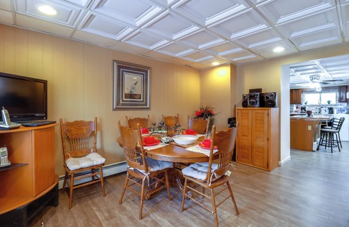 Nesquehoning Apartment | Mtn-view Balcony! Convenient Apt Near Jim Thorpe