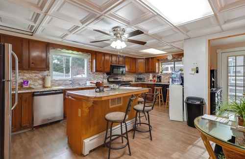 Nesquehoning Apartment | Mtn-view Balcony! Convenient Apt Near Jim Thorpe