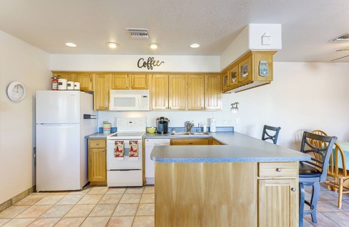 Foothills Apartment | Mtn-View Casita w/Rooftop Deck & Patio in Yuma!