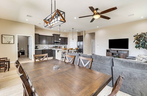 Mohave Valley House | Mtn-View Home w/Patio, 3 Mi to Colorado River!