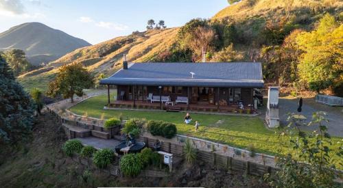 Kinloch House | Muirs Reef Lodge Kinloch holiday home Lake Taupo