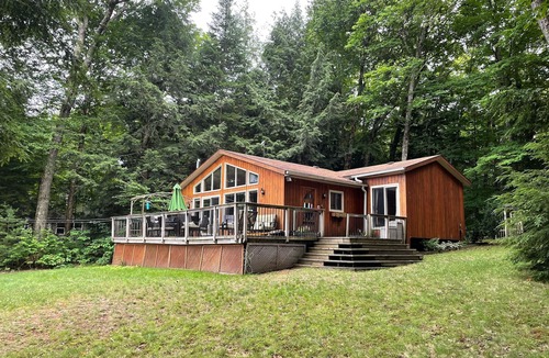 Bracebridge Cottage | Muskoka Family Paradise! *Hot Tub* *Lakefront* *Fire Pit* *Snow Trails*