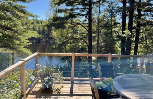 Washago Cottage | Muskoka Log Cabin with Modern Amenities